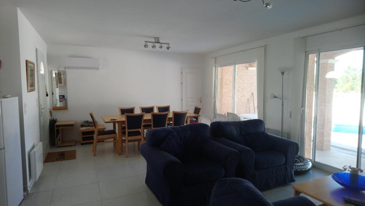 Poppey Villa Peret ภายนอก รูปภาพ