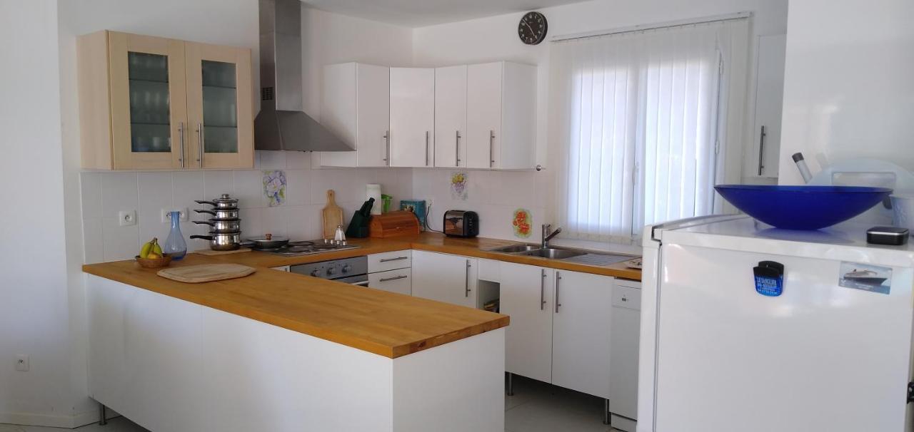 Poppey Villa Peret ภายนอก รูปภาพ