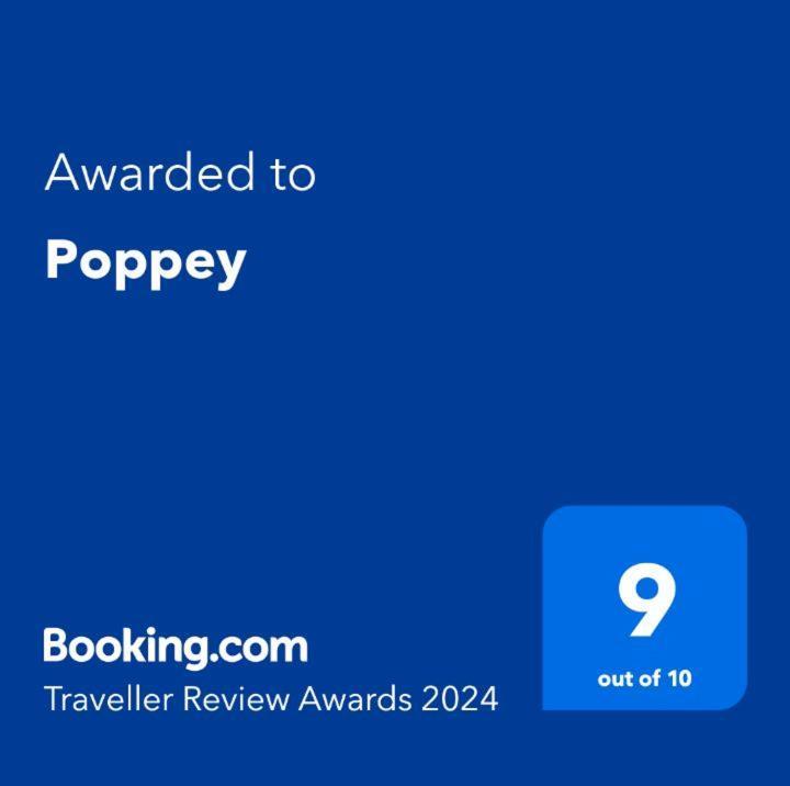 Poppey Villa Peret ภายนอก รูปภาพ